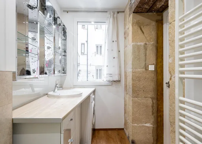 En El Puerto, Parte Vieja Cerca De La Playa * 圣塞瓦斯蒂安