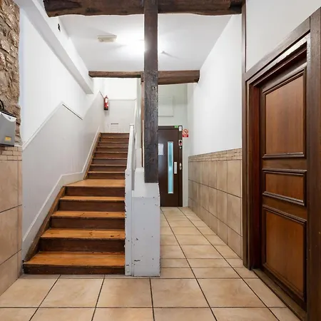 En El Puerto, Parte Vieja Cerca De La Playa * San Sebastián